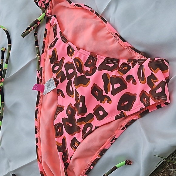 Op String Bikini - Picture 2 of 11